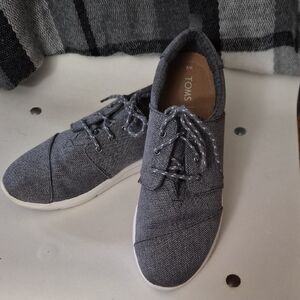 TOMS Women's Gray Lace-Up Sneakers